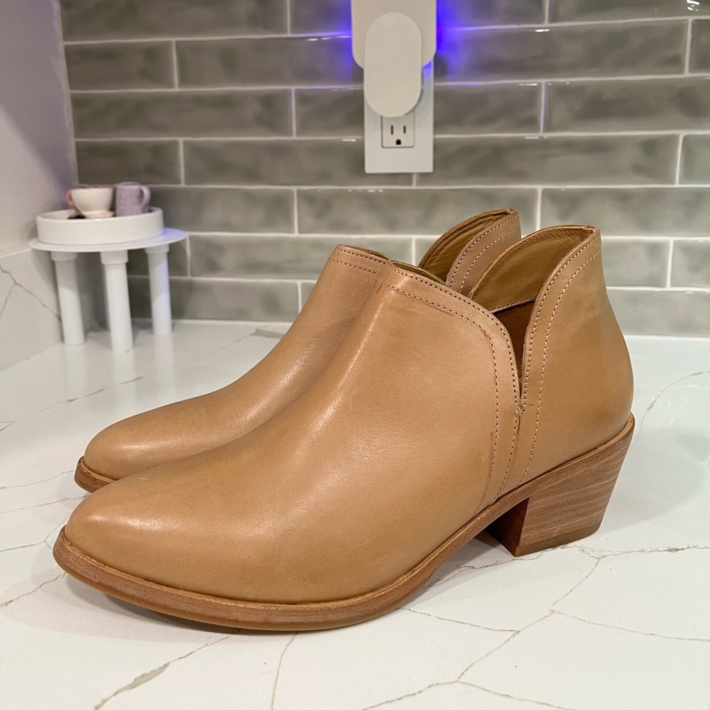 Nisolo Mia  Everyday Ankle Bootie. Women’s size 9 Color Almond. - Picture 2 of 13